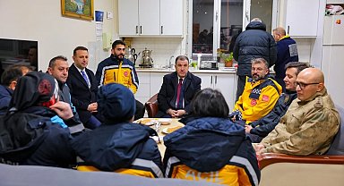 Vali Eldivan'dan sağlık çalışanlarına yeni yıl ziyareti