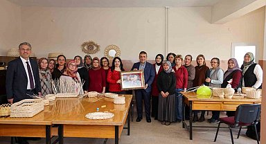 Vali Sözer Gölpazarı Halk Eğitim Merkezi'nde incelemelerde bulundu