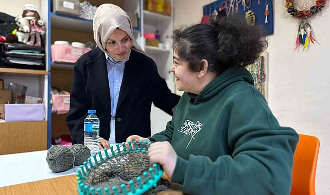 Vali Sözer'in eşi Zeynep Sözer'den engelli bireylere destek