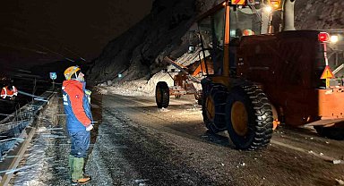 Van-Bitlis karayoluna çığ düştü