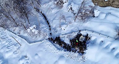 Van'da çığ felaketinde hayatını kaybeden kadın son yolculuğuna uğurlandı