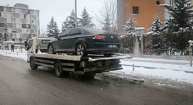 Van'da DEM Partili belediye başkanının resmi aracına haciz