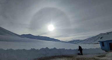 Van'da güneşin etrafını saran hale görsel şölen oluşturdu