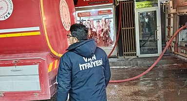 Van'da korkutan yangın: 5 iş yeri zarar gördü
