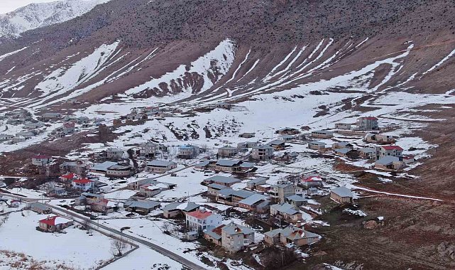Van'ın kırsal mahallelerinde karla gelen güzellik