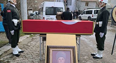 Vefat eden Kıbrıs gazisi askeri törenle toprağa verildi