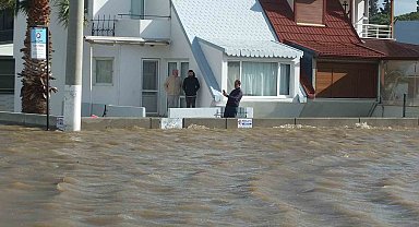 Venedik değil Balıkesir: Deniz kabardı evler sular içinde kaldı