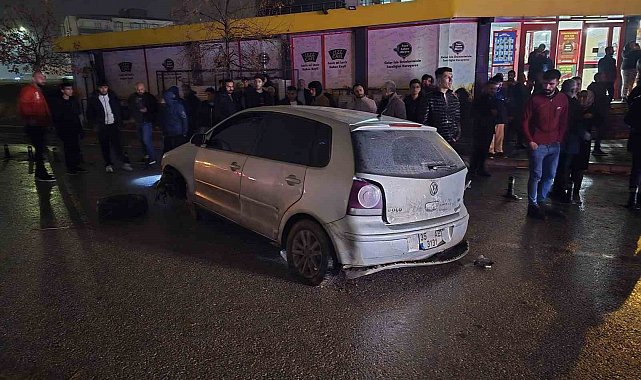 Yağış sonrası çöken yol kazaya neden oldu: 3 yaralı