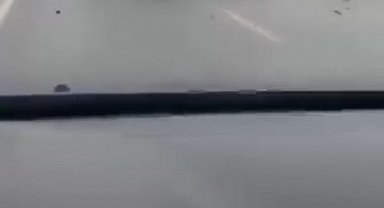 Yağışlı yolda makas atan otomobil tepetaklak oldu