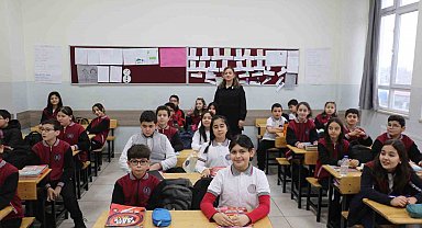 Yaklaşık 18 milyon öğrenci karnelerini alarak yarıyıl tatiline girdi