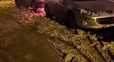 Yakutiye'de park halindeki araç alev alev yandı