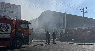 Yalıtım malzemesi bulunan depoda yangın paniği