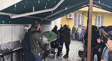 Yanan aracın içinde ölü bulunan genç müteahhit son yolculuğuna uğurlandı