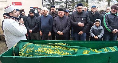 Yanan evinin önünde kedisine sarıldığı fotoğrafla tanınan Ali Meşe son yolculuğuna uğurlandı