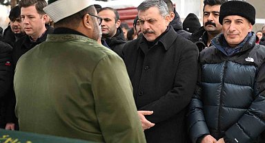 Yangında hayatını kaybeden 2 kişi gözyaşları arasında toprağa verildi