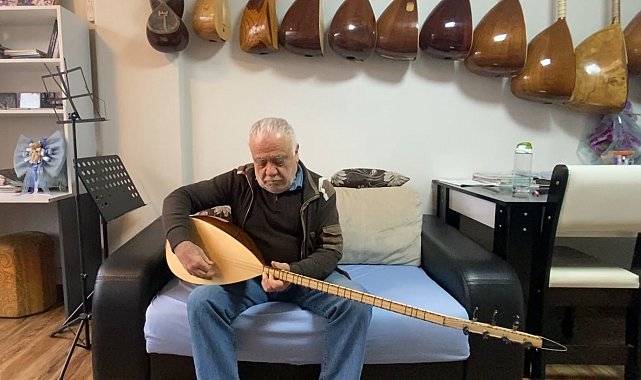 Yarım asırdır bağlamaya şekil veriyor, şimdi mesleğini çocuklarıyla sürdürüyor