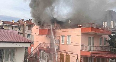 Yaşlı adam alevlerin arasında çıkarıldı