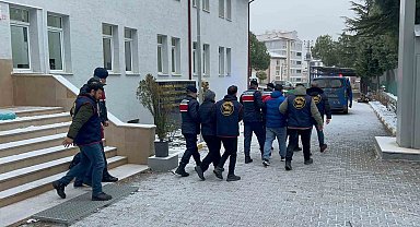 Yaşlı kadını dolandıranlar JASAT'tan kaçamadı