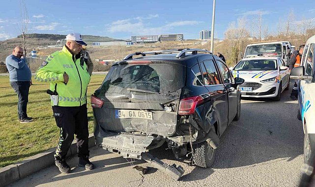 Yeni aldığı aracıyla kaza yaptı: 2 yaralı