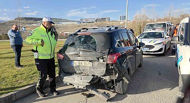 Yeni aldığı aracıyla kaza yaptı: 2 yaralı