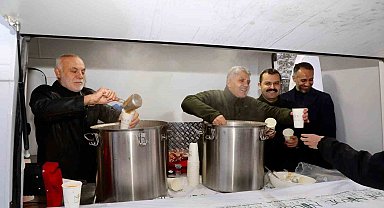 Yeni yılın ilk sabahında namazda buluştular