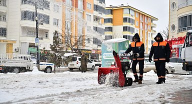 Yeşilyurt Belediyesi karla mücadele ekiplerinden kesintisiz hizmet