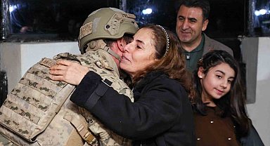 Yılbaşı nöbetinde aile sevinci: Güvenlik kulesinde duygu dolu anlar