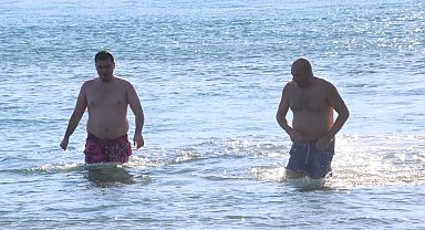 Yılın ilk gününü denizde karşıladılar