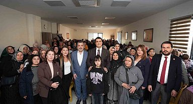 Yılmaz Karşıyaka'da kadınlarla buluştu