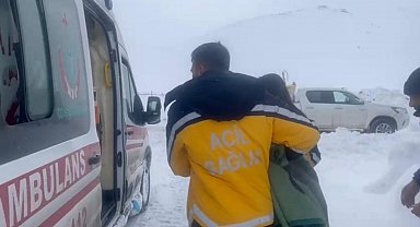 Yoğun kar ve zorlu şartlara rağmen hayat kurtaran müdahale