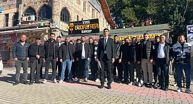 Yol ve kavşak düzenlemesinde 'müşteri kaybı' endişesi esnafı sokağa döktü