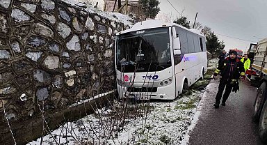 Yolcu midibüsü kazazede aileye çarptı: 1 ölü, 3 yaralı