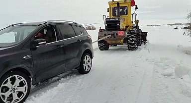 Yolda kalan sürücülerin imdadına karla mücadele ekipleri yetişti