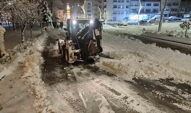 Yozgat beyaza büründü, belediye ekipleri harekete geçti