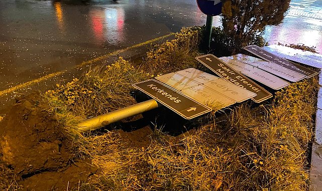 Yozgat'ta fırtına çatıları uçurdu