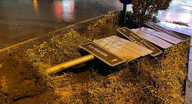 Yozgat'ta fırtına çatıları uçurdu