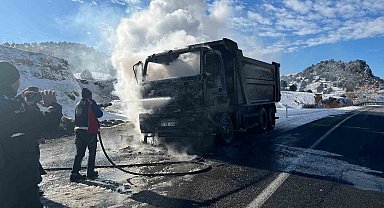 Yozgat'ta kamyon yandı, kullanılamaz hale geldi