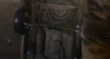 Yüksekova'da buzlanma nedeniyle köprüden düşen otomobildeki 4 kişi yaralandı