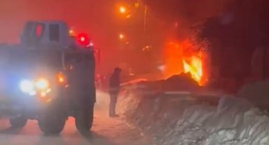 Yüksekova'da çıkan yangın aileyi evsiz bıraktı