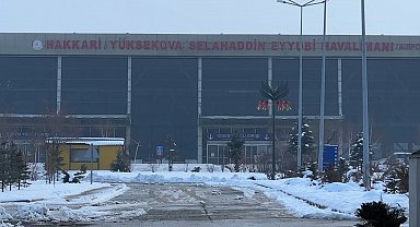 Yüksekova'da olumsuz hava şartları ulaşımı etkiledi