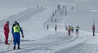 Yüksekova'da "Kayaklı Koşu Barış ve Kardeşlik 1. Etap yarışması" heyecanı