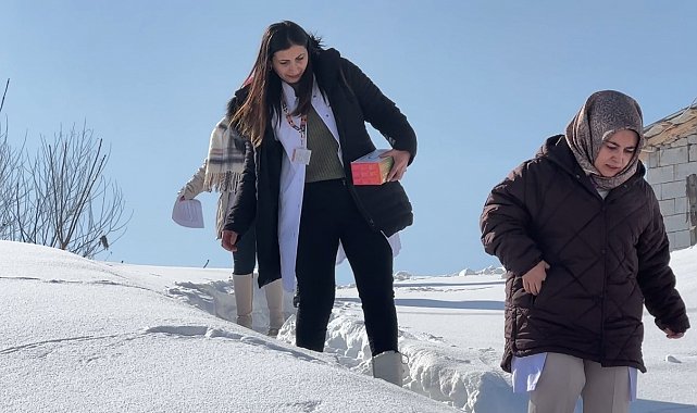 Yüksekova'da sağlık ordusu zorlu coğrafyaya meydan okuyor: 1,5 metrelik karı aşarak vatandaşlara şifa dağıttılar