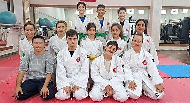 Yunusemre'de down sendromlu bireylere yönelik judo kursları başladı