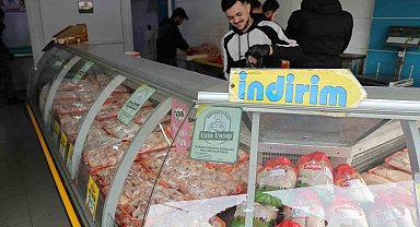 Zehirlenmeler tavuk fiyatlarını baskıladı