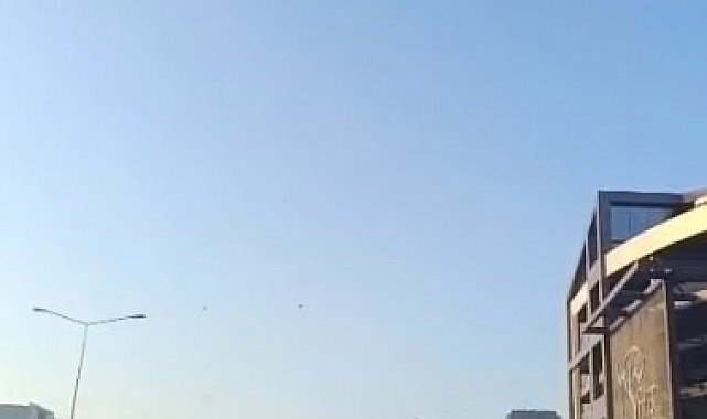 Zincirleme trafik kazası aracın güvenlik kamerasına yansıdı