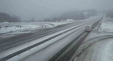 Zonguldak'ın yüksek kesimlerinde kar yağışı etkili oldu