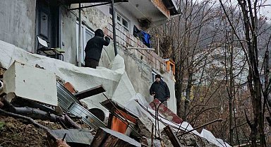 Zonguldak'ta korkutan heyelan: 8 kişilik aile tahliye edildi