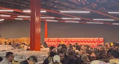 100 TL'lik indirim izdihamı: Birbirlerini ezdiler