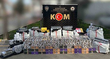 28 bin paket kaçak sigara hurdaların altından çıktı