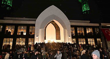 3 bin kişilik cami ilk teravihle hizmete girdi